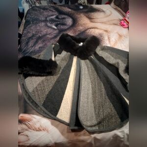 NWOT gray cape-poncho with faux fur collar